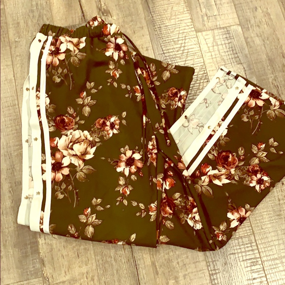 Flower pants wide leg size 2x NWT